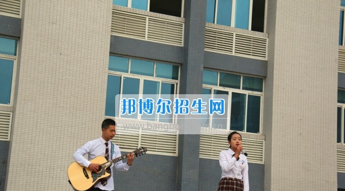 南充师范学校2016——2017学年度(下)期第三周朝会仪式成功举行