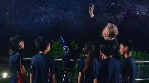 南京威雅学校学生探索星空