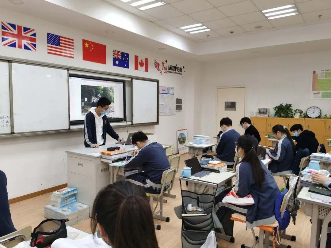 感恩主题班会.jpg