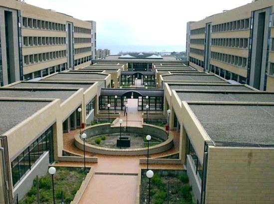 墨西拿大学