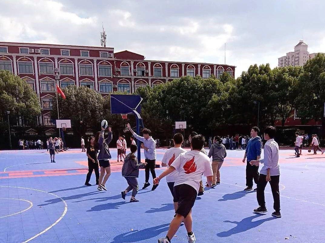 篮球场上的青春朝气.jpg