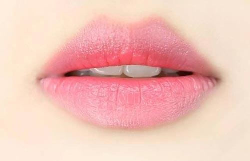 嘴唇周边比较黑应该怎么画口红