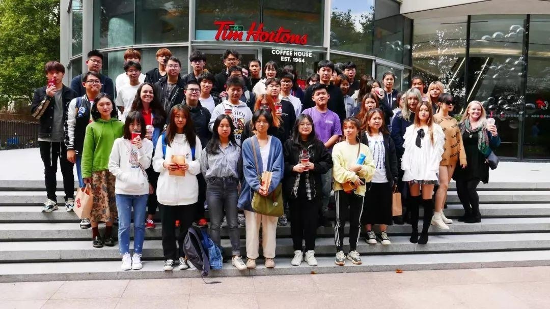 中加枫华国际学校高中课外实践合影.jpg