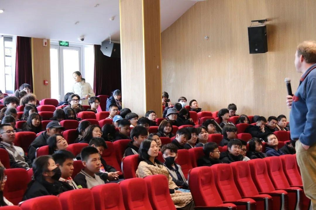 上海宏润博源学校职业生涯探索及规划活动.jpg
