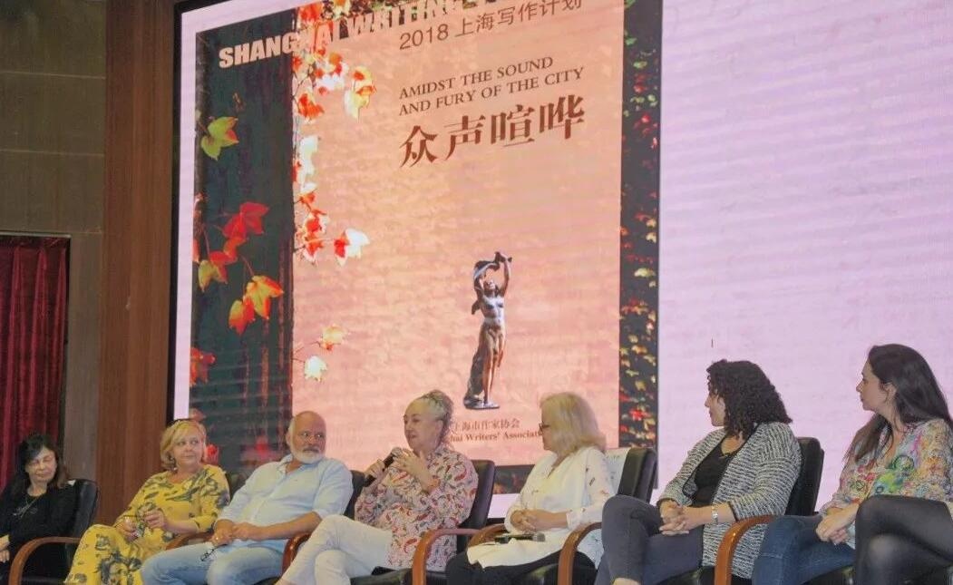 知名作家们做客上海金苹果双语学校国际部.jpg