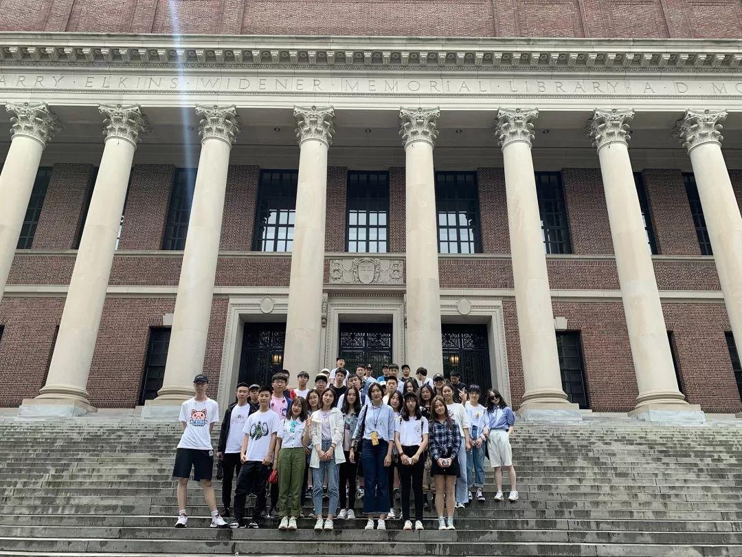 学生合影.jpg