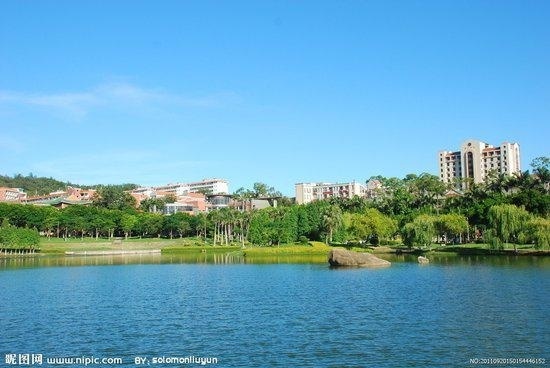 厦门大学校园湖景