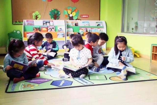 中加枫华国际学校幼儿园绘本阅读.jpg