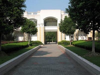 上外立泰学院环境