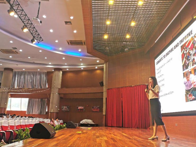 伦敦国王学院的现任招生官Mandy Zhang.jpg