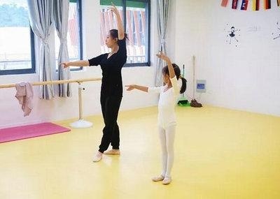 家长说：湖州帕丁顿双语学校是一所让孩子不断认识自我的学校