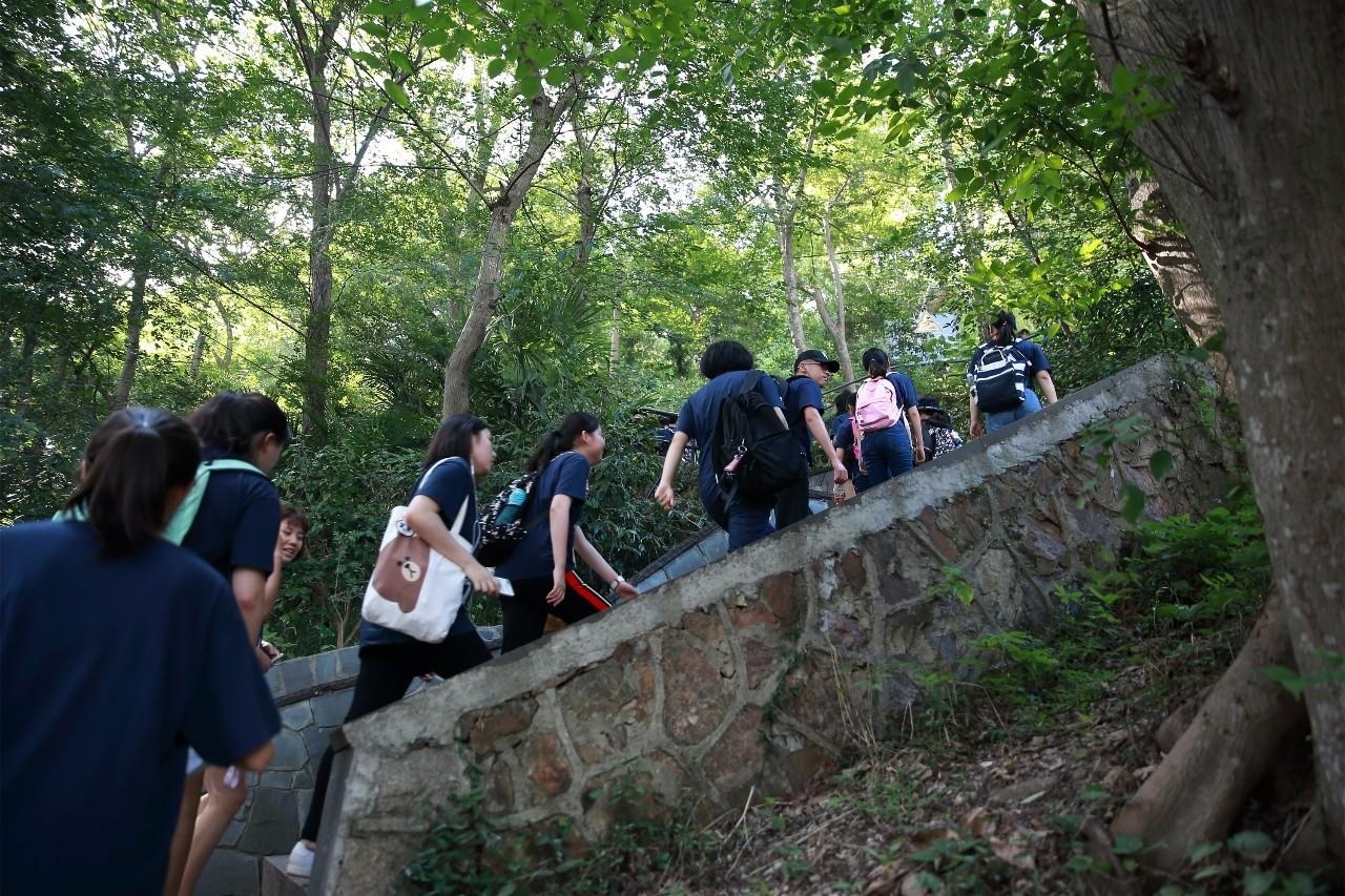 攀登佘山.jpg