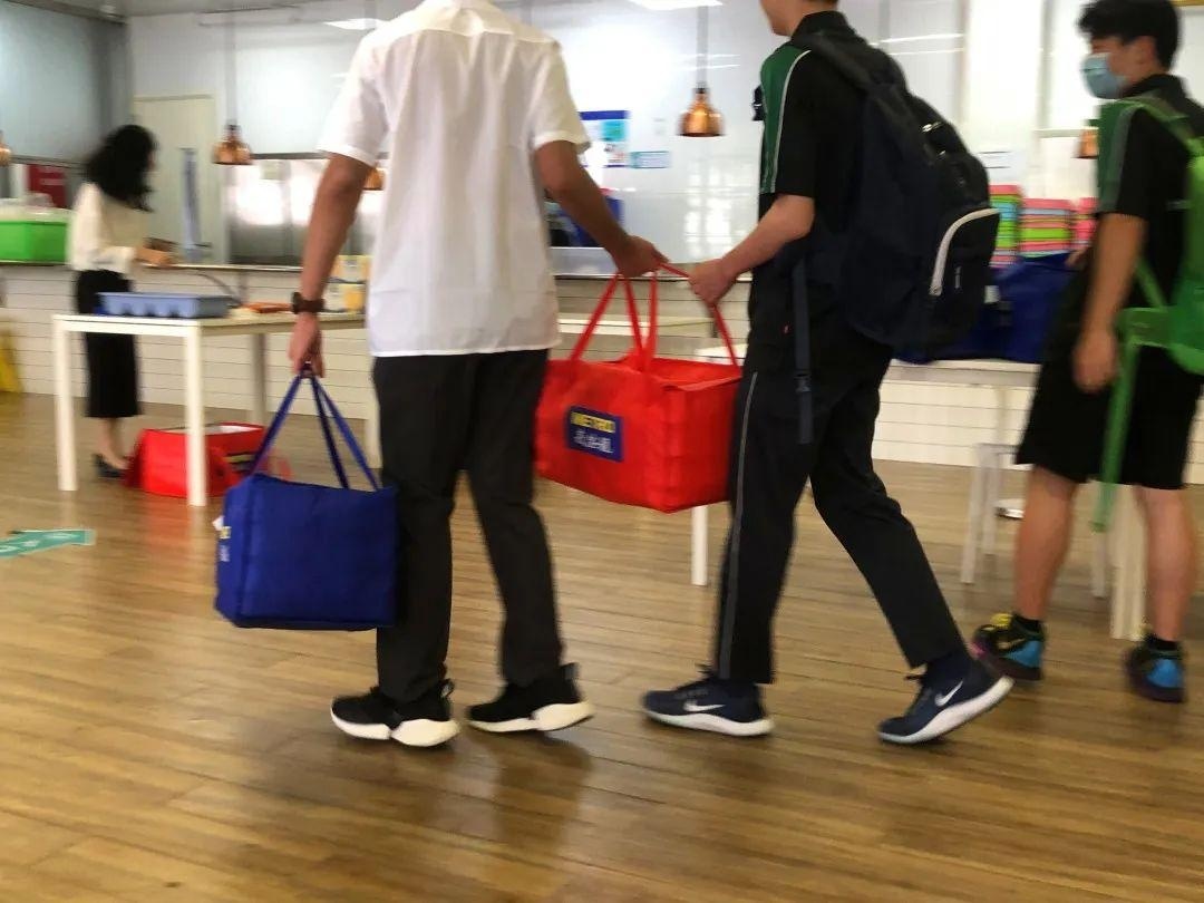 班级就餐.jpg