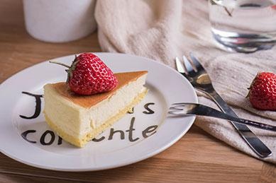 翻糖膏、蕾丝边的制作；花卉的制作、多肉的制作