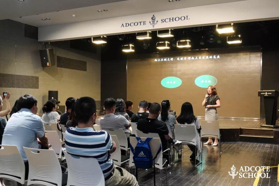 新学期家长会.jpg