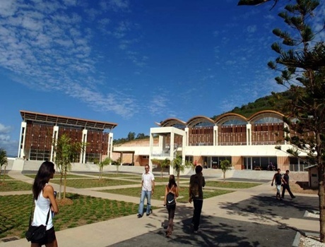 新喀里多尼亚大学