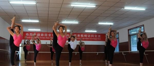 四川现代艺术学校招生办