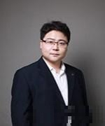 闫 亮