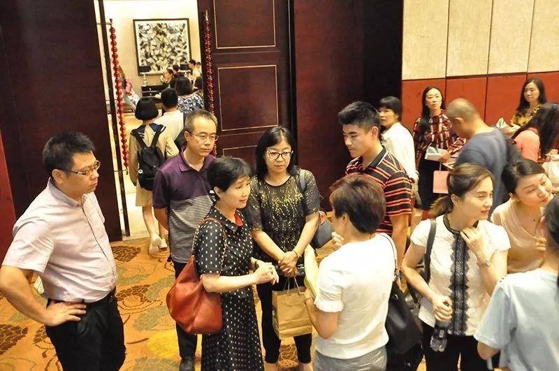 家长会现场.jpg