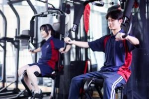深圳国际预科学院健身房