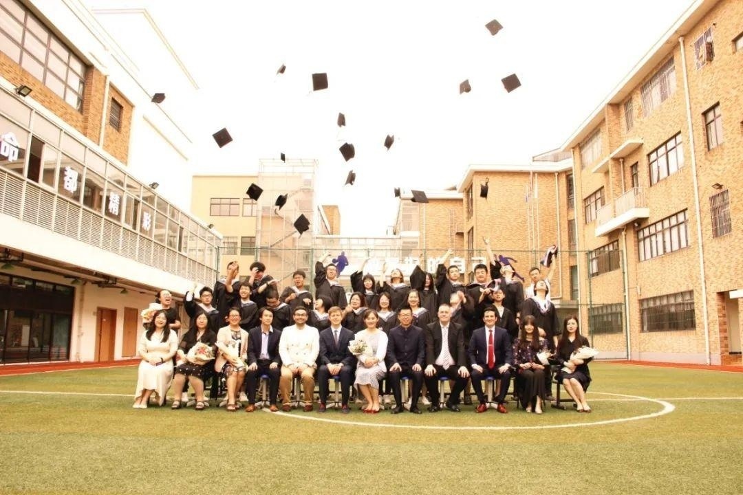 上海常青藤学校2020毕业生.jpg