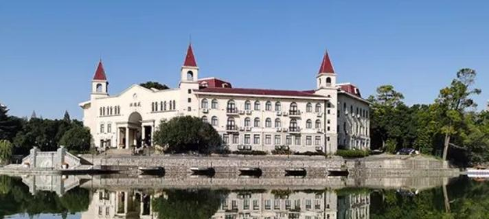 南京财经大学红山学院是211还是985(南京财经大学红山学院)