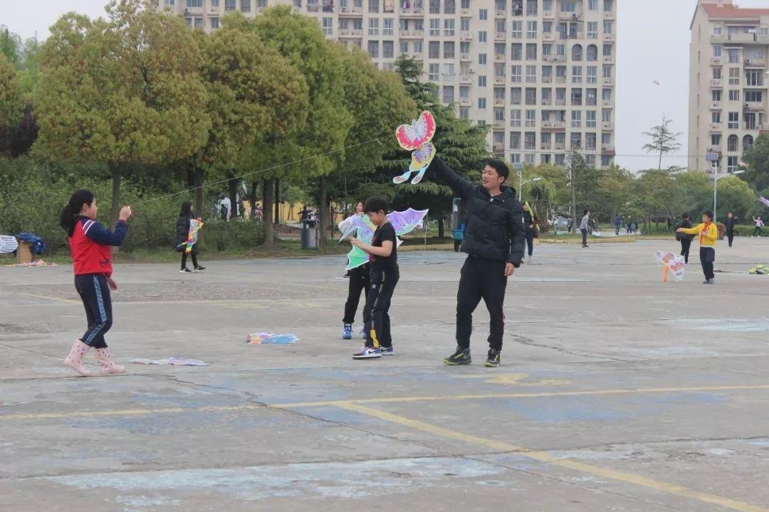 中加枫华国际学校小学部风筝节.jpg