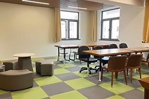 上海UEC国际中心图书馆一角