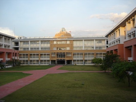 翁差瓦拉昆大学