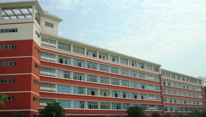 泸州市交通技工学校