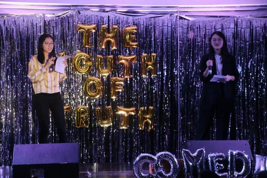 中加枫华国际学校成功举办Comedy Show.jpg