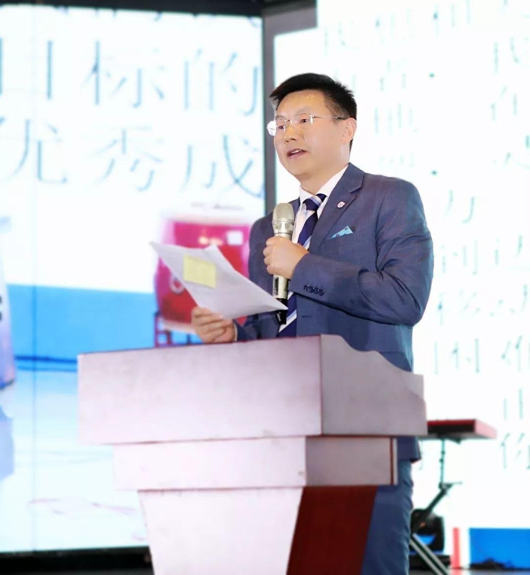 校长致辞.jpg