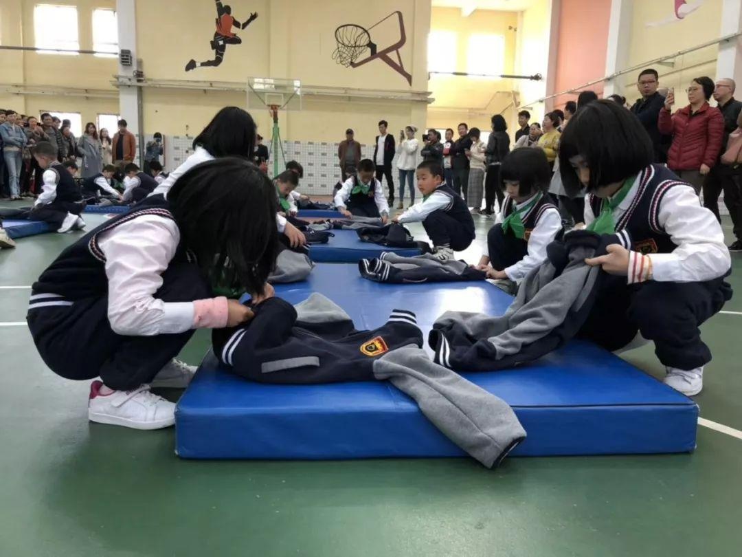 自己动手叠衣服.jpg