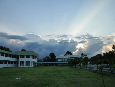 瓦莱岚大学