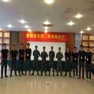 聚冠军事训练