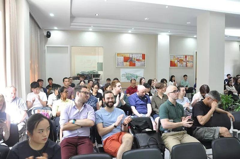 2018年光华剑桥全体教职员工大会.jpg