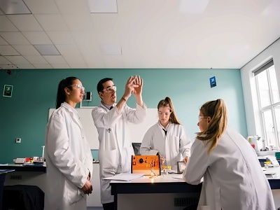 英国阿德科特女子中学