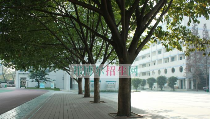 成都洞子口职业高级中学