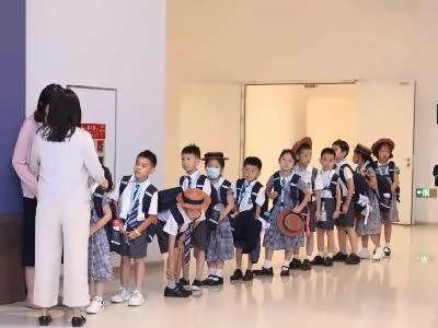 深圳前海哈罗港人子弟学校校园生活