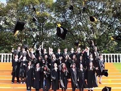 上海澳大利亚国际高中毕业生合照