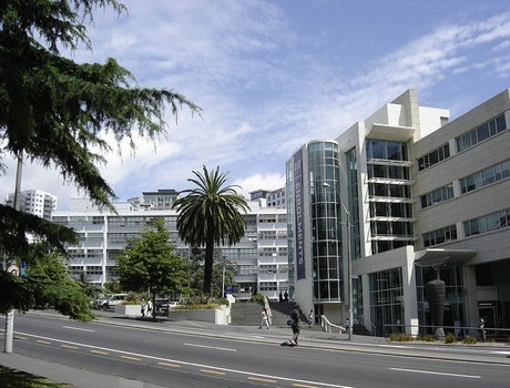 奥克兰理工大学