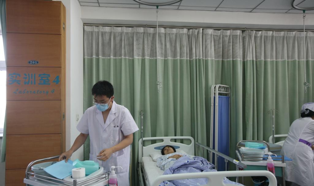 大连铁路卫生学校