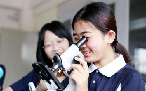 广州市番禺区剑桥郡加拿达外国语学校