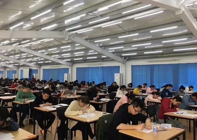 领科教育上海校区入学考试现场.jpg