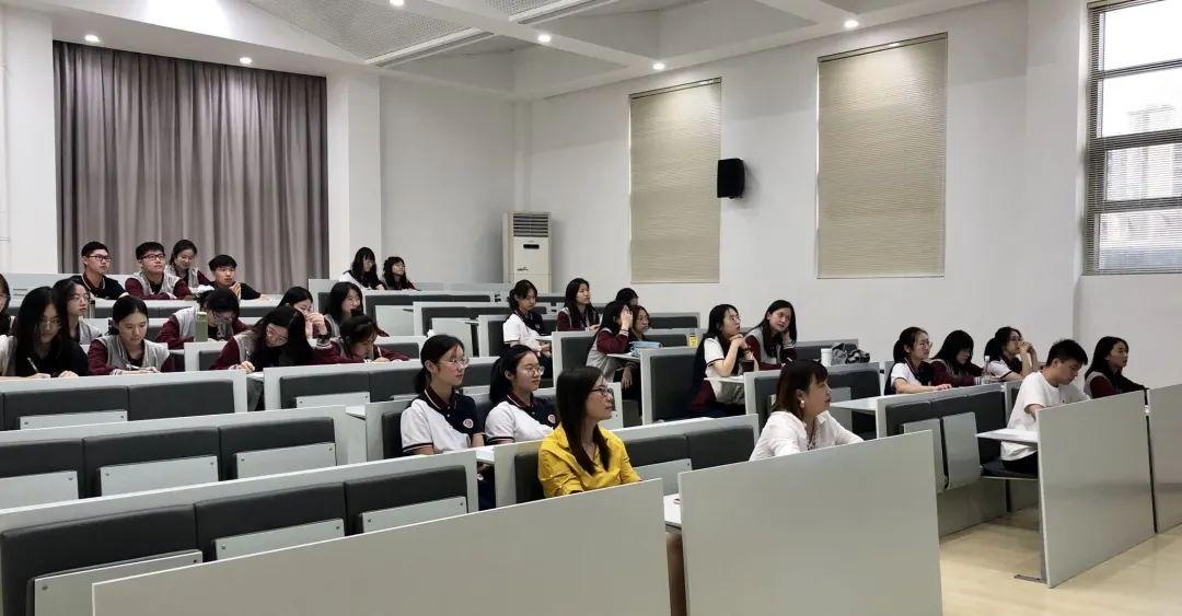 光华剑桥校学生会主席团及部长名单出炉.jpg