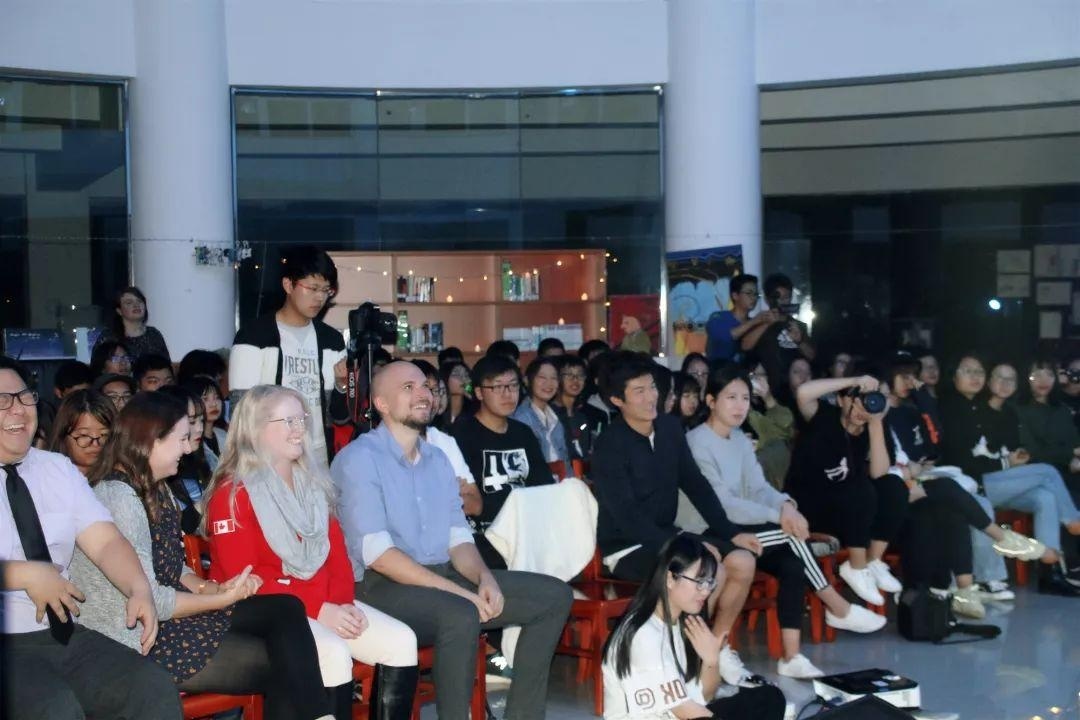 中加枫华国际学校BC师生畅谈中加文化差异.jpg