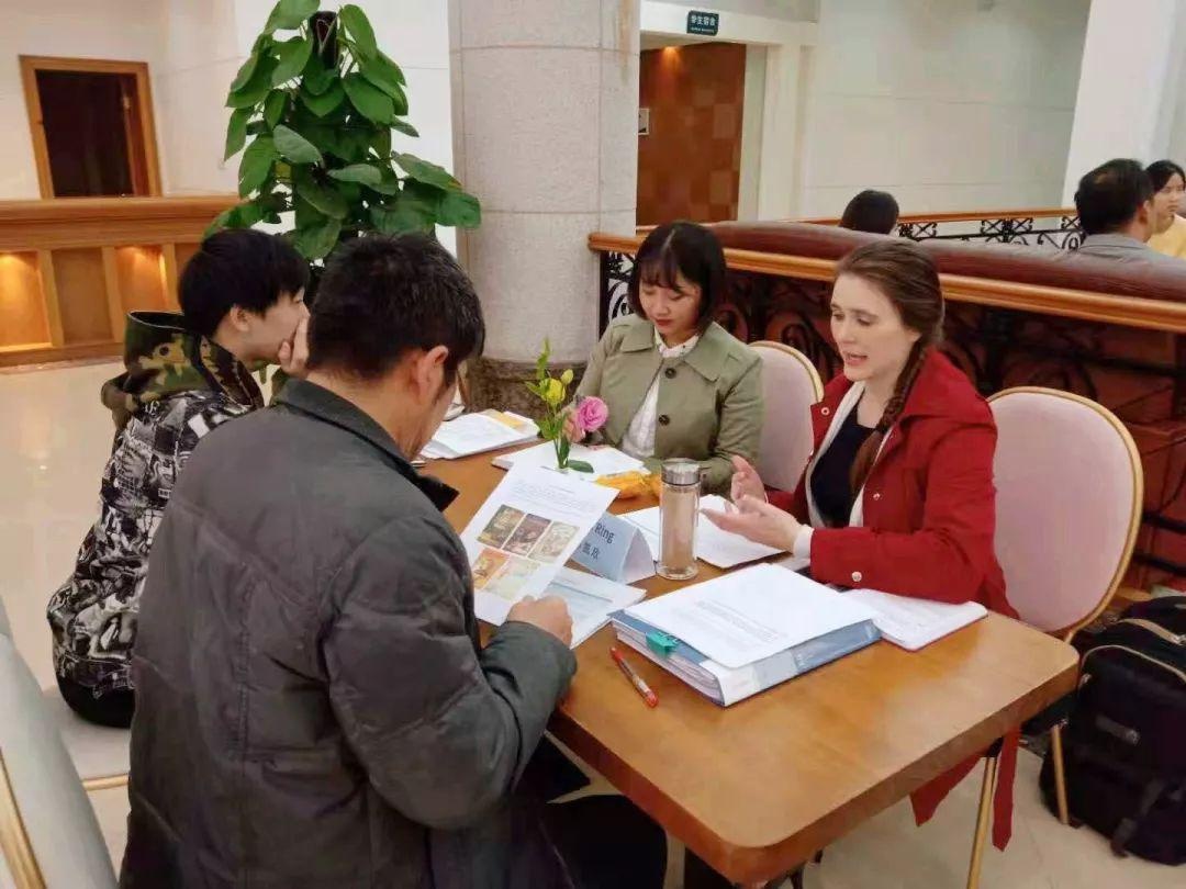 家长与老师沟通.jpg