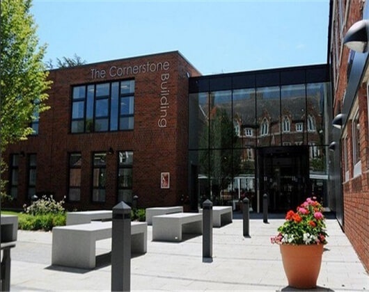 格罗斯泰斯特主教大学