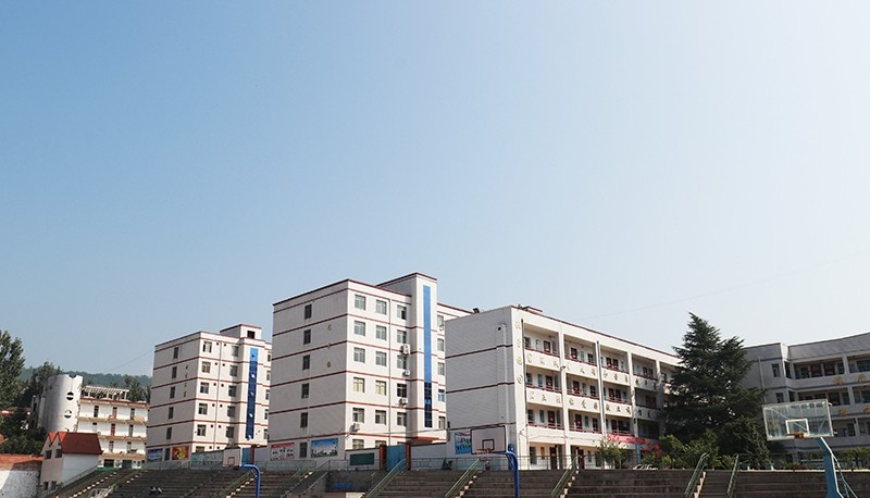 卢氏县中等专业学校