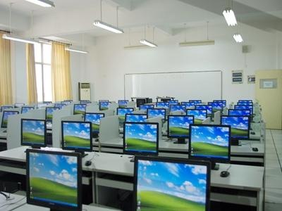 学校电脑房